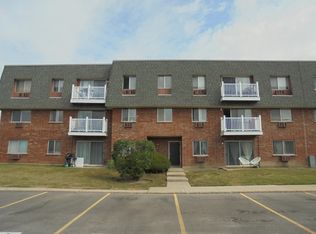 912 Ridge Sq APT 108, Elk Grove Village, IL 60007
