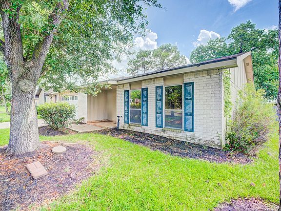 3rd image of 3023 Quail Valley East Dr