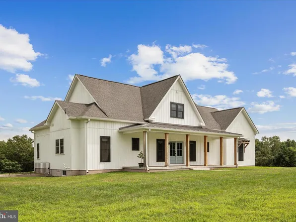 886 Middle Fork Rd, Cross Junction, VA 22625