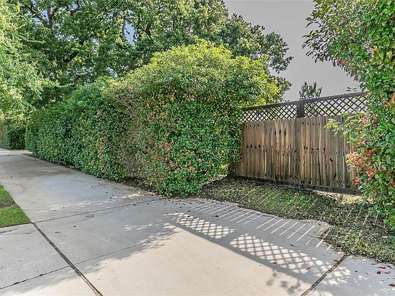 Gate to go back to barn