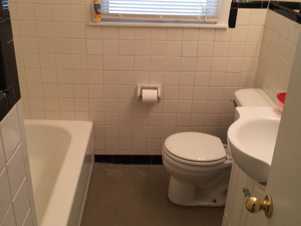 1st image of 410 Greenacres Dr NW