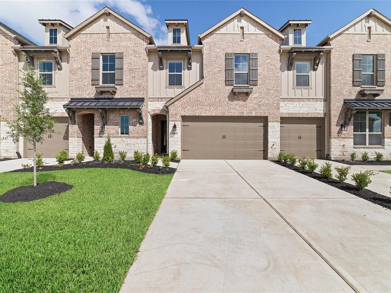 3 bed, 2.5 bath, 2138 sqft, $2,795 — Photo 1