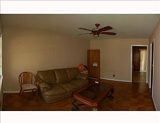 4th image of 836 River Oaks Dr