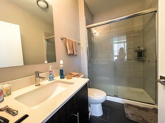 5th image of 1540 W North Ave #201