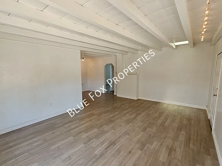 2233 N Isabel Blvd — Photo 6