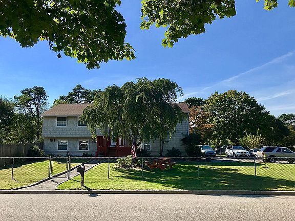 3rd image of 2 Narragansett Ave