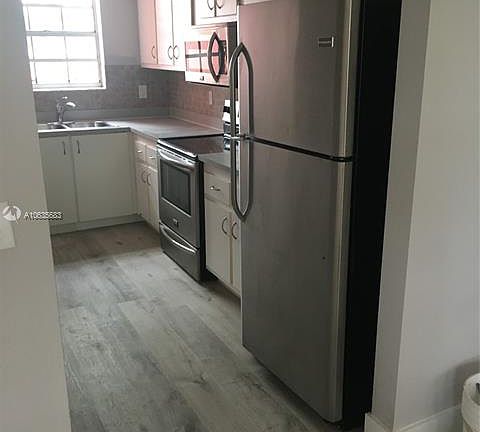 5th image of 2517 SE 20th Pl #103-B