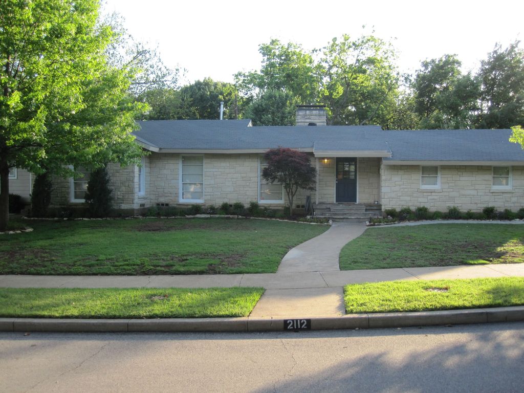 2112 Barberry Dr - Property Image