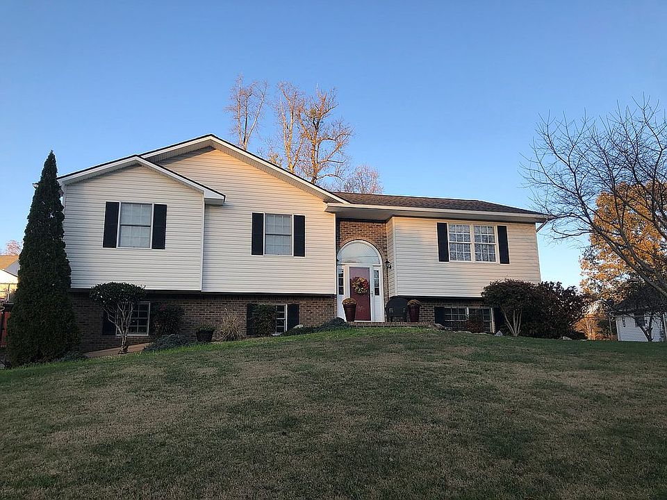 1st image of 124 Meadow Springs Ln