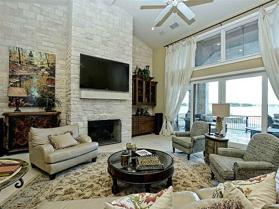 3rd image of 542 E Lakeshore Dr