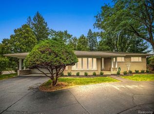 17 Avonwood Blvd, Rochester Hills, MI 48309