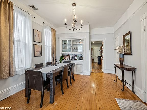 5th image of 3252 N Southport Ave #2