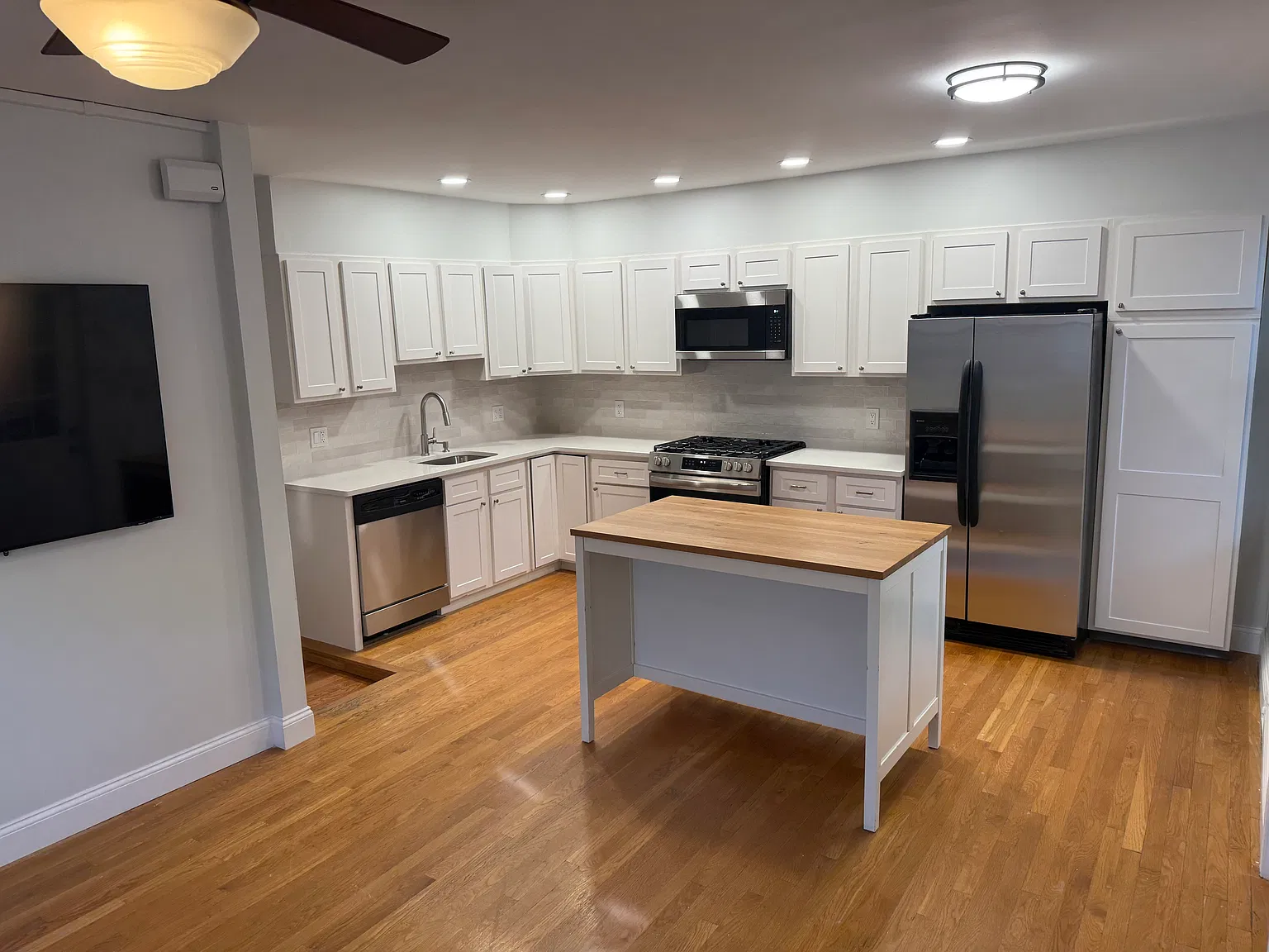 1 bed, 557 sqft, $2,800 — Photo 2