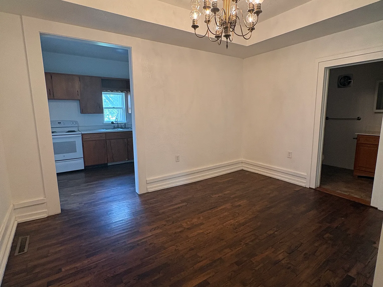 2 bed, 1.0 bath, $1,150 — Photo 3
