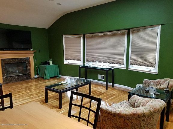 3rd image of 383 Naughton Ave