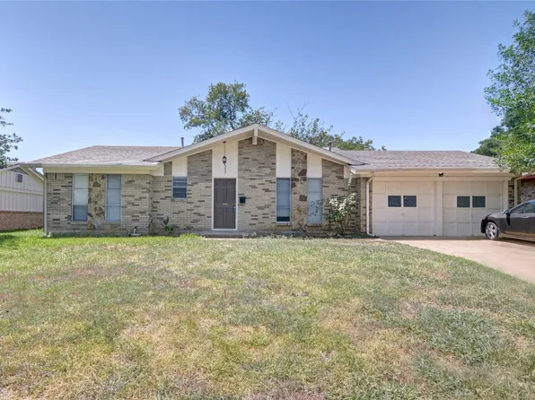 202 Primrose Hl, Euless, TX 76039