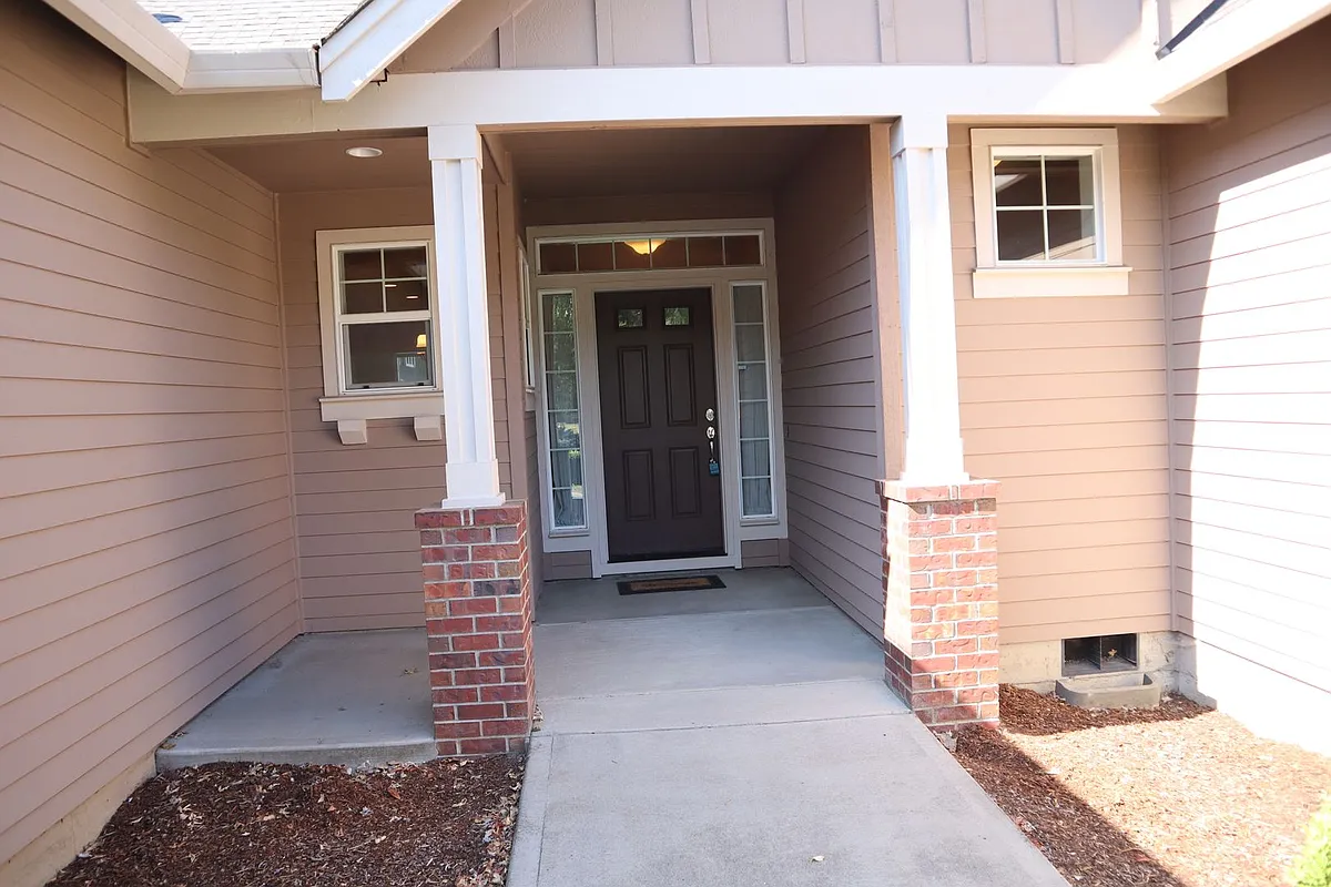 Building Photo - 902 NW 96th Cir