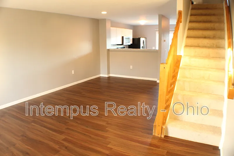 2 bed, 1.5 bath, 1088 sqft, $1,647 — Photo 3
