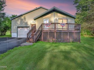 19 Golf Course Dr, Gouldsboro, PA 18424