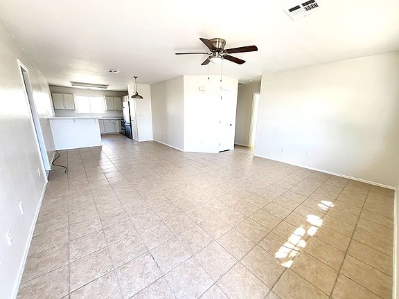 5th image of 1141 Sixshooter Ave #D