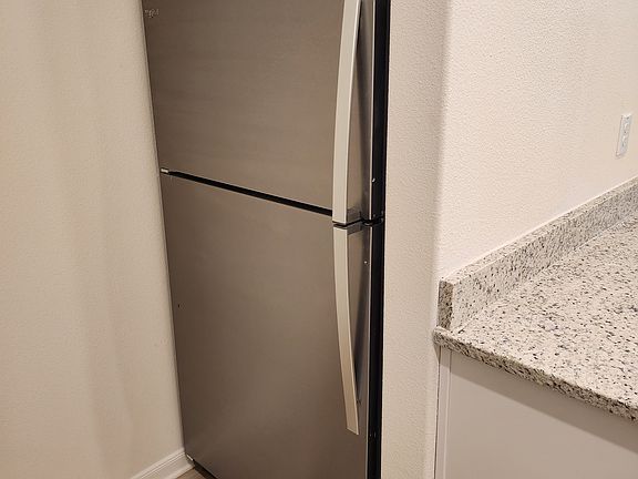 4th image of 304 Marsh Ln