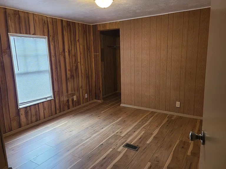 1729 Avenue B — Photo 10