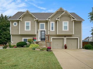 20410 W 201st St, Spring Hill, KS 66083