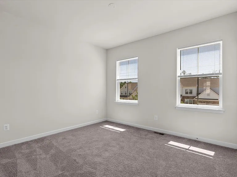 128 Thornton Way — Photo 32