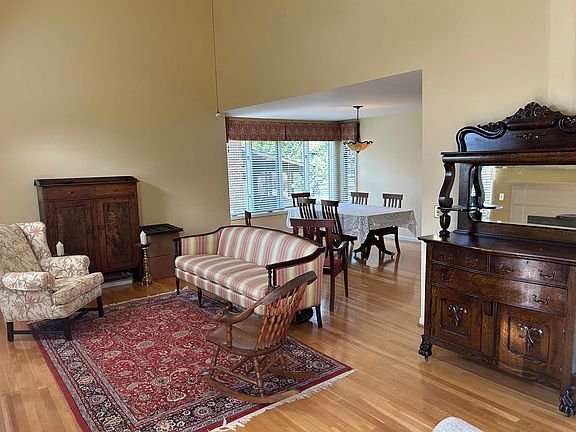 2nd image of 24 Shannon Pl #24