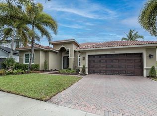 19252 N Hibiscus St, Weston, FL 33332