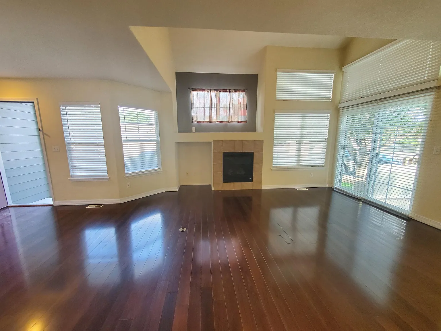 2 bed, 1.5 bath, 1500 sqft, $2,245 — Photo 4