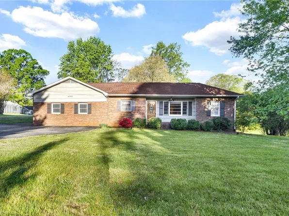 4780 Vienna Dozier Rd, Pfafftown, NC 27040