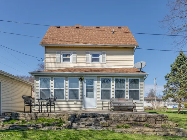309 W River St, Momence, IL 60954
