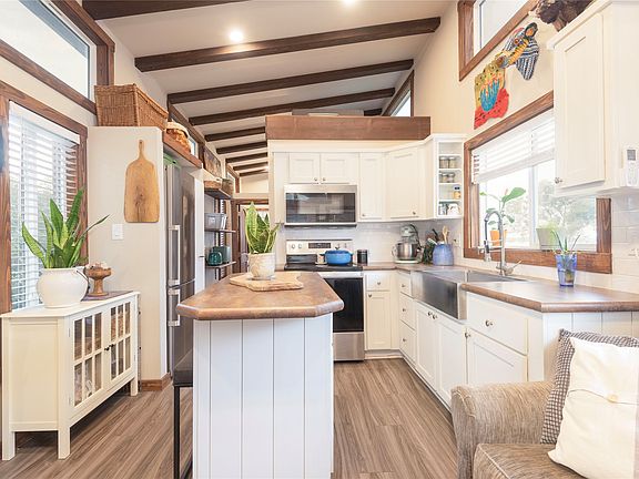 5th image of 921 Pecan Ct