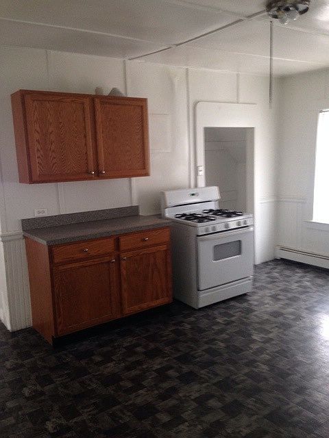 2nd image of 656 Bridge St