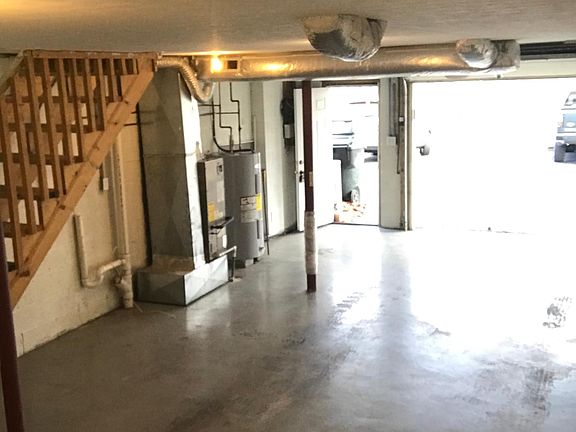 3rd image of 189 Courtney Ln