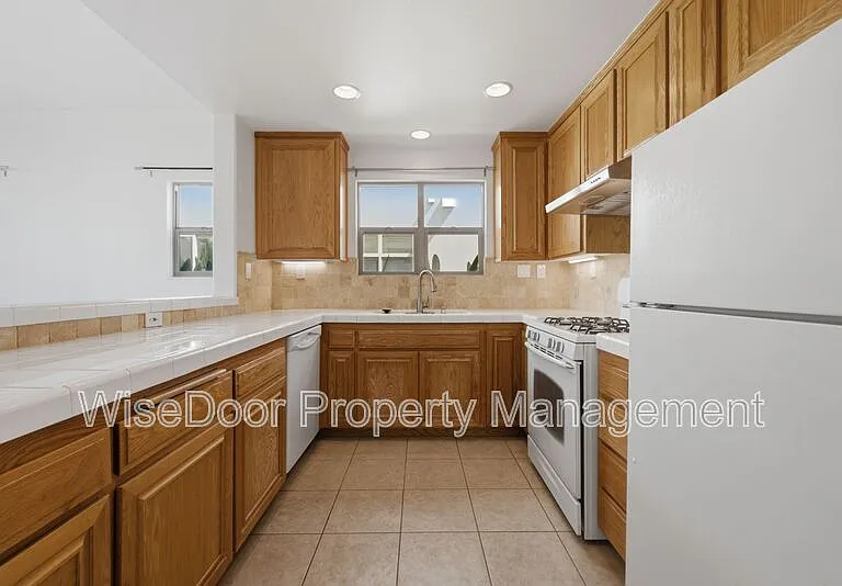 1087 Waterfall Way — Photo 15
