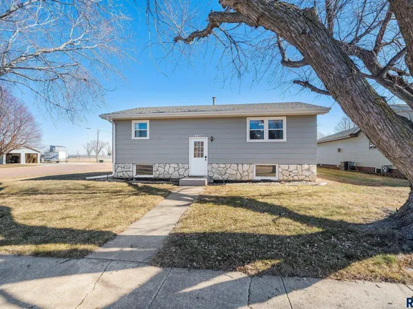 440 N Peck St, Salem, SD 57058