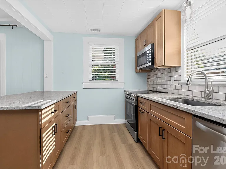 204 E McNeely Ave — Photo 13