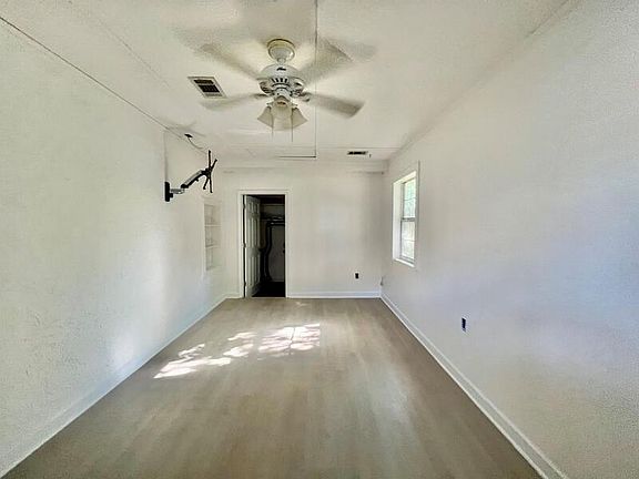 2nd image of 610 Sunset Blvd W Unit A