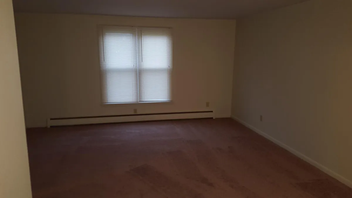 Building Photo - 25 Denrose Dr #10