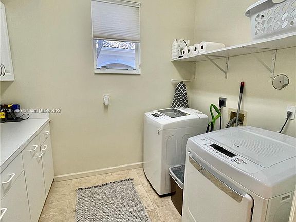 2nd image of 2560 Bay Pointe Dr