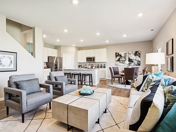 3rd image of 1211 Phillips Dr