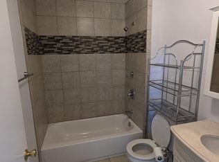 1010 King Arthur Ln, Louisville, KY 40222