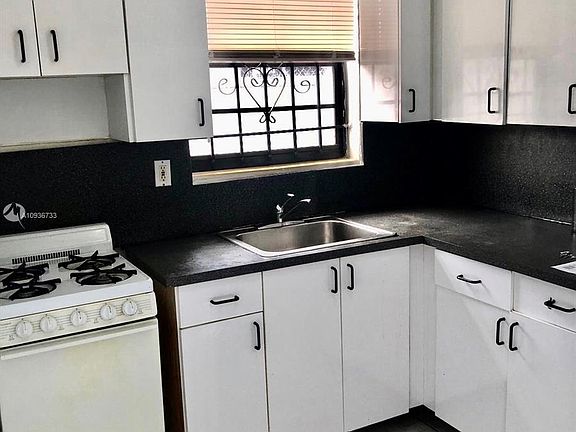 5th image of 2350 Palm Ave APT 3