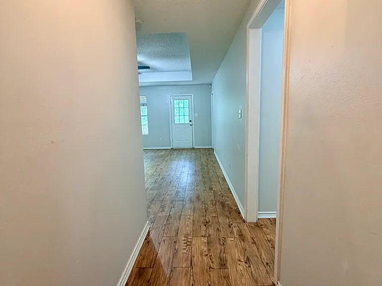 10395 W Lakeshore Dr — Photo 2