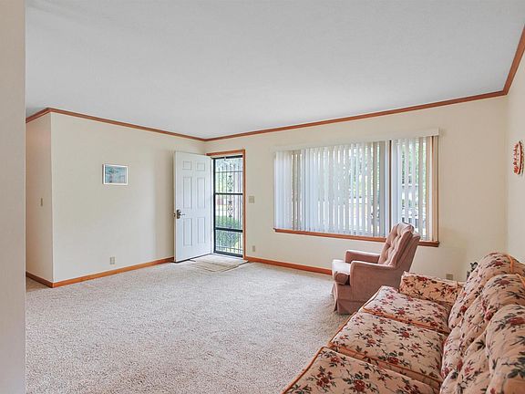 4th image of 707 Dogwood Ln