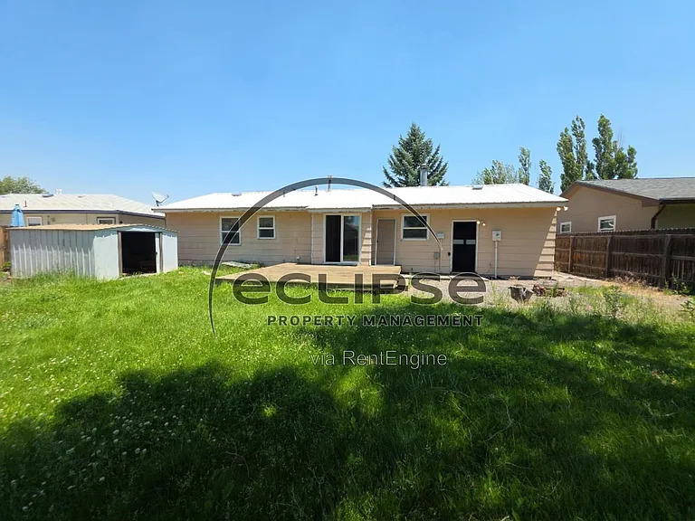 721 Lee Dr — Photo 2