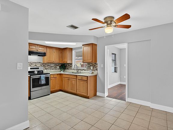 3rd image of 3228 Merita Dr