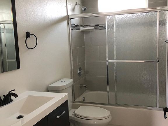 5th image of 1422 E 41st St